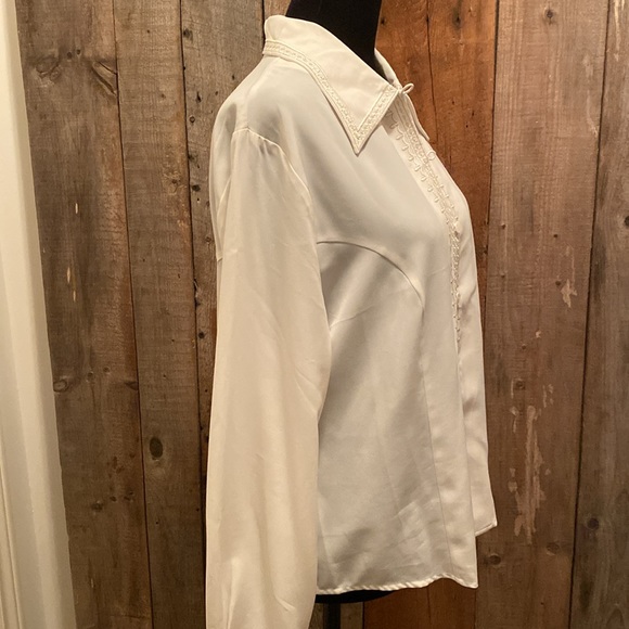 Vintage petite golden thread embroidery design long sleeve blouse - Picture 6 of 13